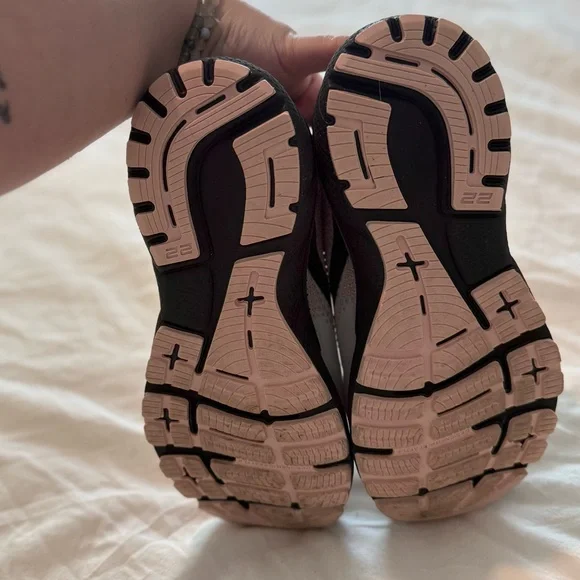 Brooks Gray Adrenaline WIDE - Picture 6 of 8